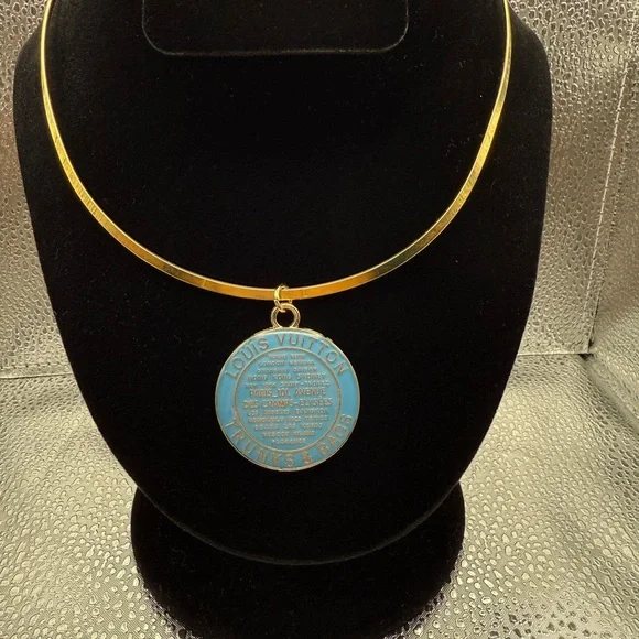 Louis Vuitton Blue trunks & bags Medallion - Picture 3 of 5